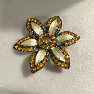 Floral gemstone brooch